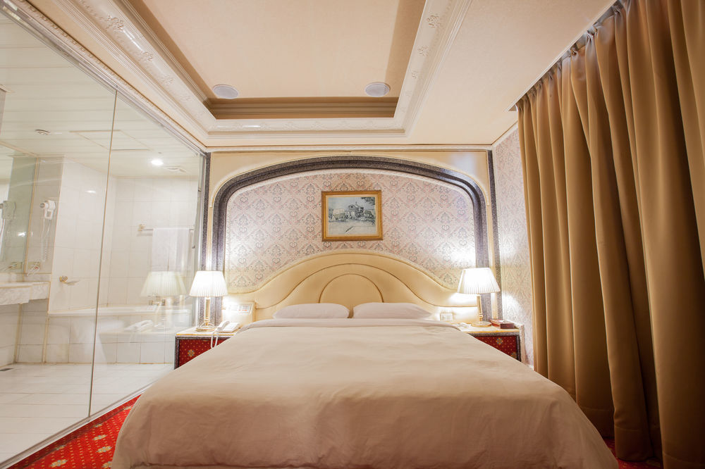 Mila Hotel Đài Trung Ngoại thất bức ảnh