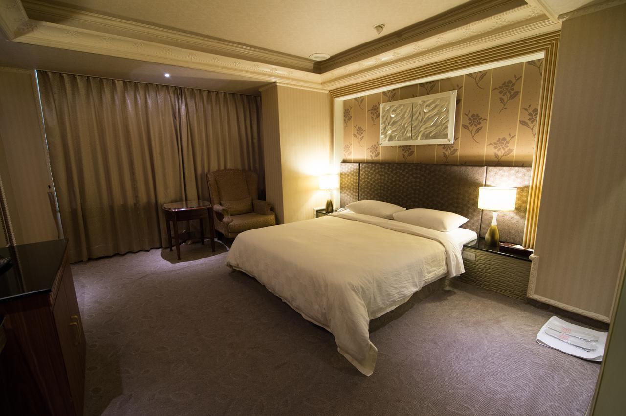 Mila Hotel Đài Trung Ngoại thất bức ảnh