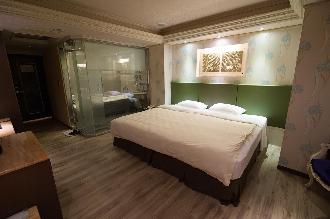 Mila Hotel Đài Trung Ngoại thất bức ảnh