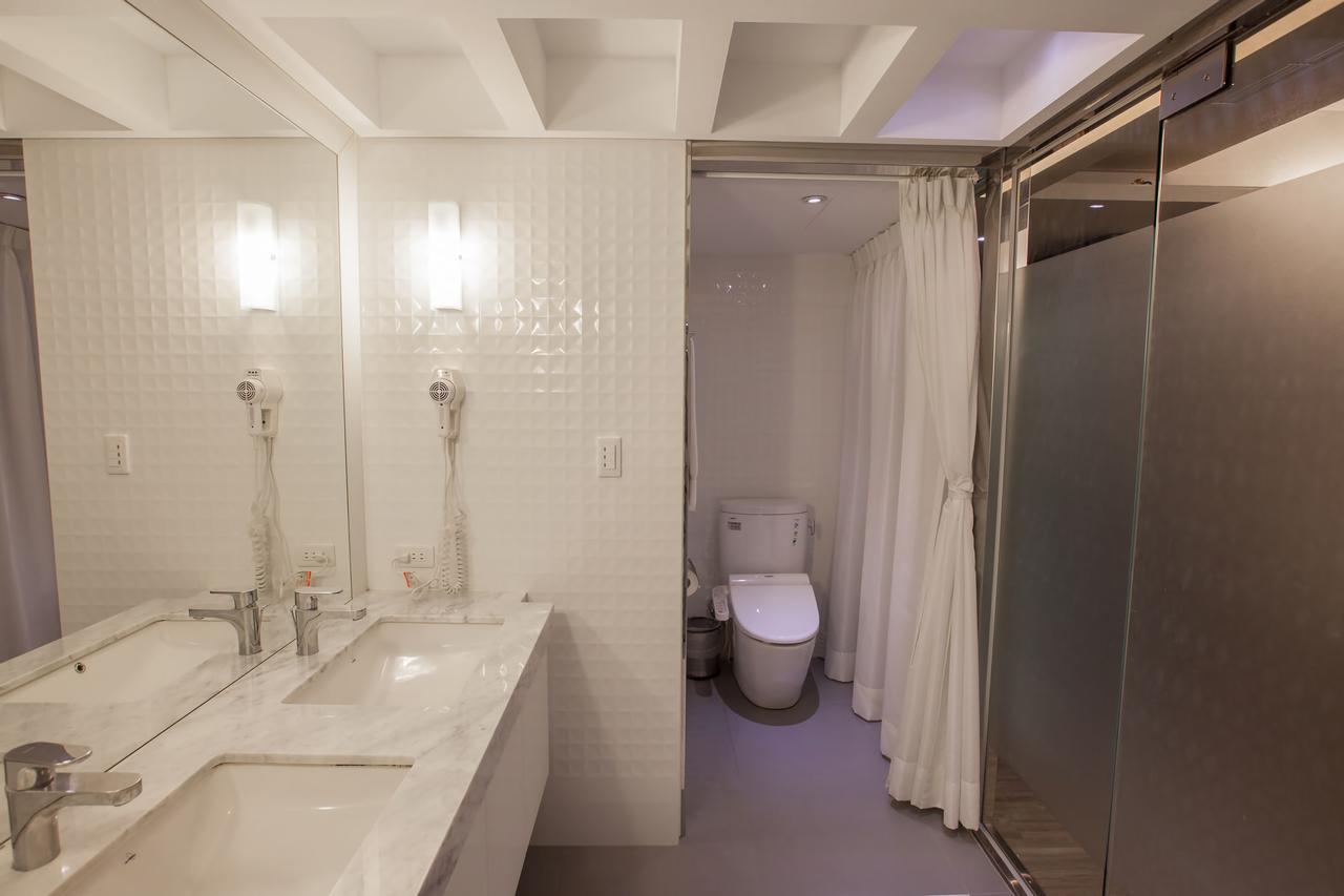 Mila Hotel Đài Trung Ngoại thất bức ảnh
