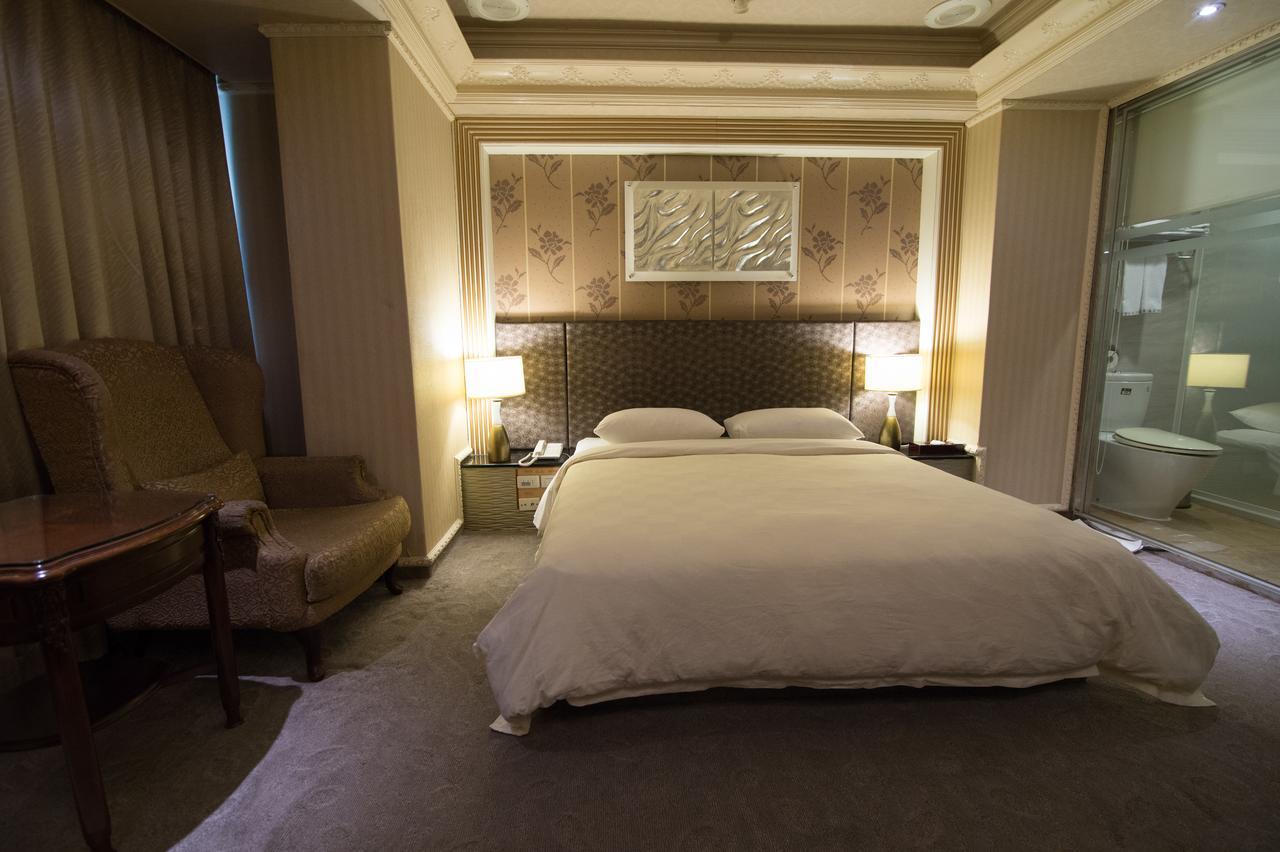 Mila Hotel Đài Trung Ngoại thất bức ảnh