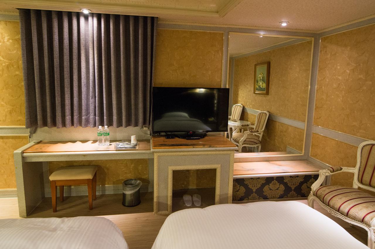 Mila Hotel Đài Trung Ngoại thất bức ảnh